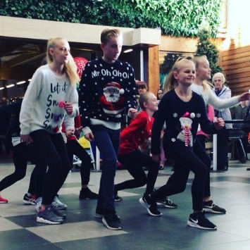 Cultivation Street ambassador, Dobbies Georgina Isherwood's Christmas event with a local dance school performing